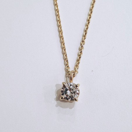 Collier-avec-un-diaman